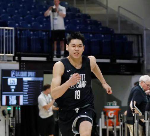 开云体育-崔永熙冲击NBA双向合同：努力赢得开拓者信任